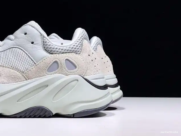 v2 Yeezy Adidas 700 Salt Boost EG7487 0513